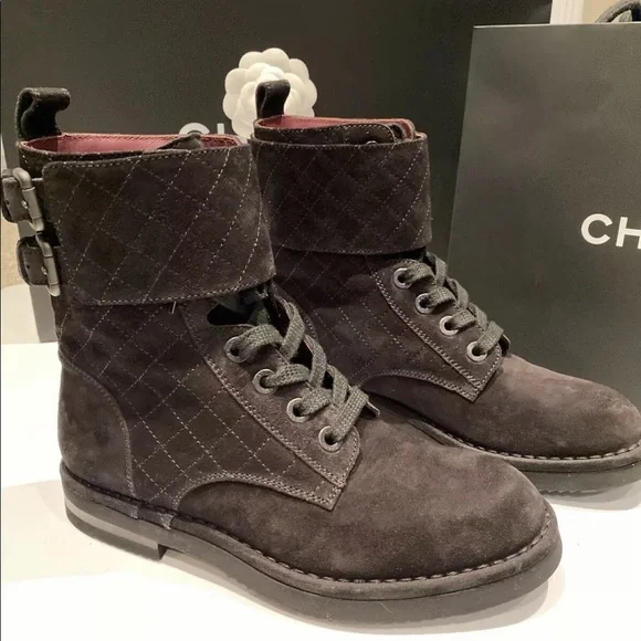 Chanel Paris 14B Blk suede moto quilt combat ankle boots black high top laces - Picture 3 of 12